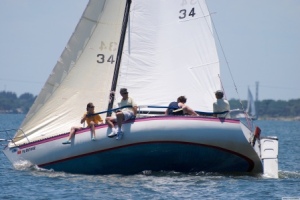 Catalina 22, Note Deep Forefoot and Beamy, Flat Bottom Aft (Courtesy sail-race.com)