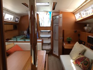 Jeanneau Sun Odyssey 389 Main Salon, Mast Compression Post